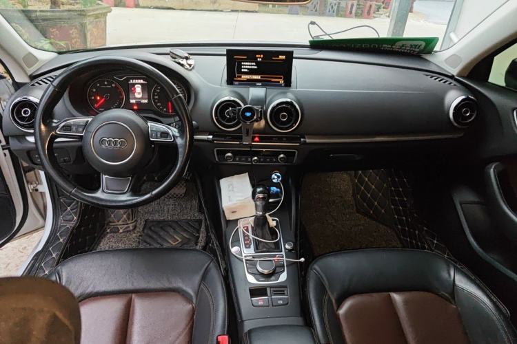 Used Audi A3 2016 Limousine 40 TFSI Style Edition Center Console