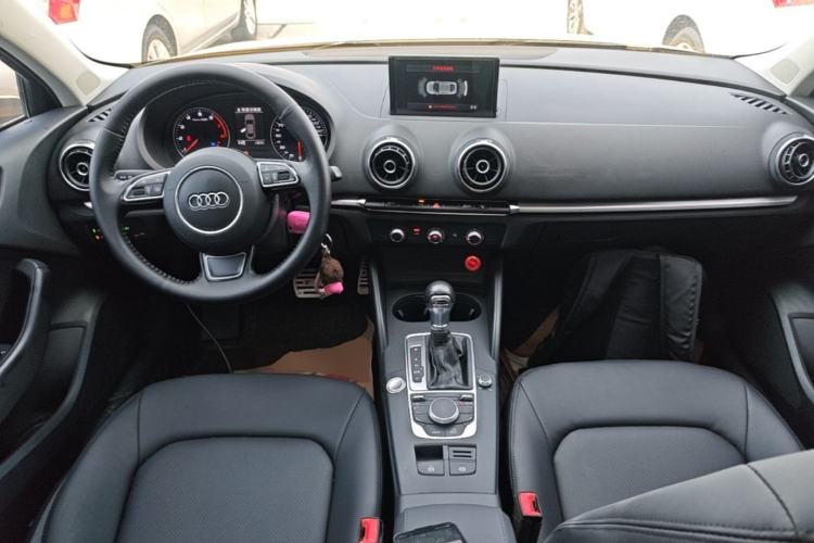 Used Audi A3 2016 Limousine 35 TFSI Prestige Edition Center Console