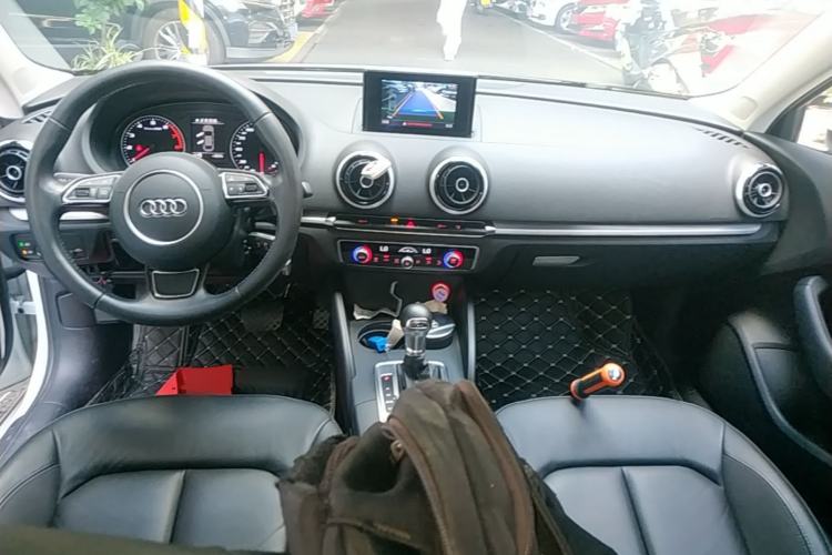 Used Audi A3 2016 Limousine 35 TFSI Style Edition Center Console