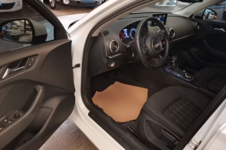 Used Audi A3 2016 Limousine 35 TFSI Ambition Edition Driver Seat
