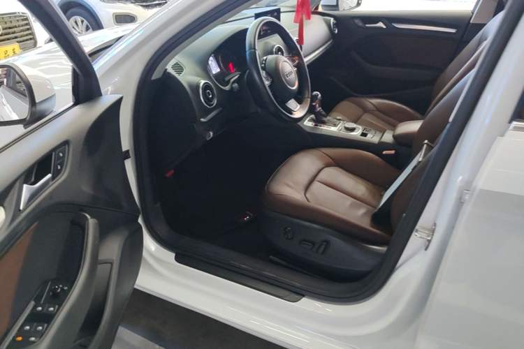 Used Audi A3 2016 Limousine 35 TFSI Prestige Edition Driver Seat