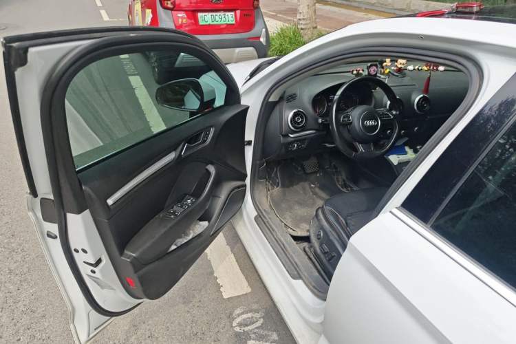 Used Audi A3 2016 Limousine 35 TFSI Special Edition Driver Seat