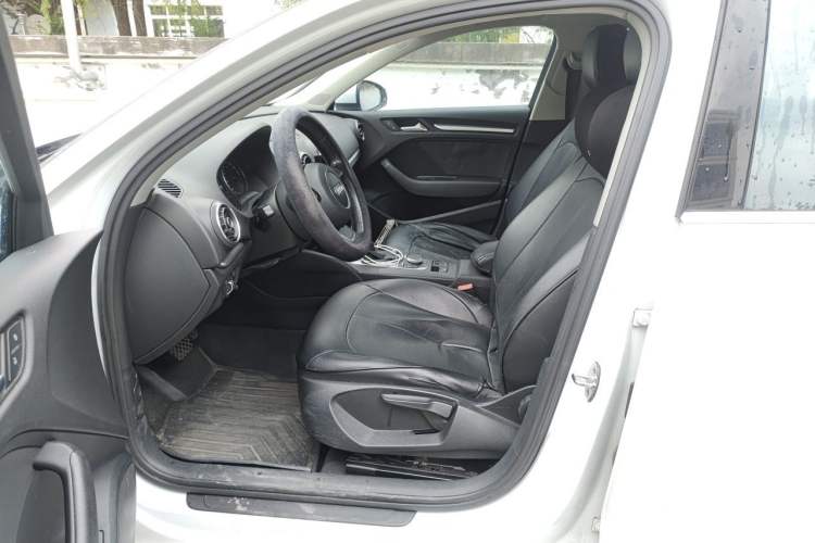 Used Audi A3 2016 Limousine 35 TFSI Ambition Edition Driver Seat