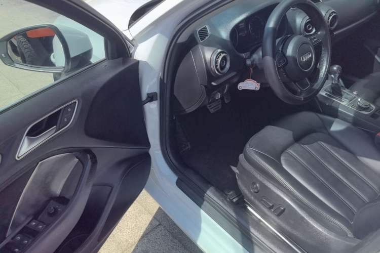 Used Audi A3 2016 Limousine 35 TFSI Prestige Edition Driver Seat