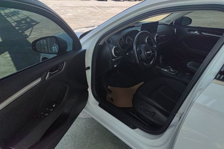 Used Audi A3 2016 Limousine 35 TFSI Style Edition Driver Seat
