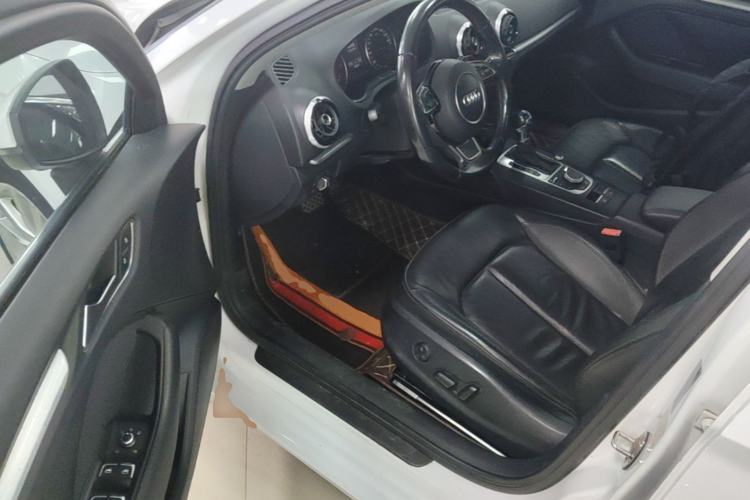 Used Audi A3 2016 Limousine 35 TFSI Style Edition Driver Seat