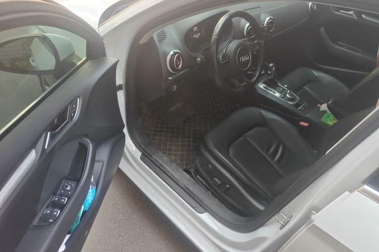 Used Audi A3 2016 Limousine 35 TFSI Style Edition Driver Seat