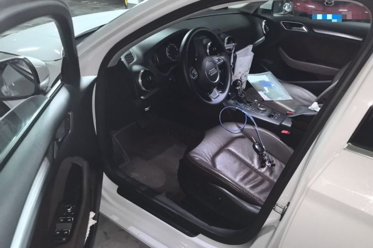 Used Audi A3 2016 Limousine 35 TFSI Style Edition Driver Seat