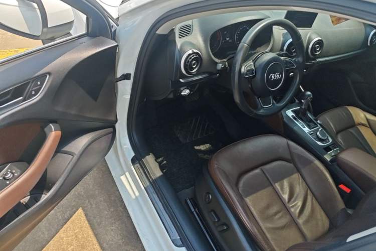 Used Audi A3 2016 Limousine 35 TFSI Style Edition Driver Seat