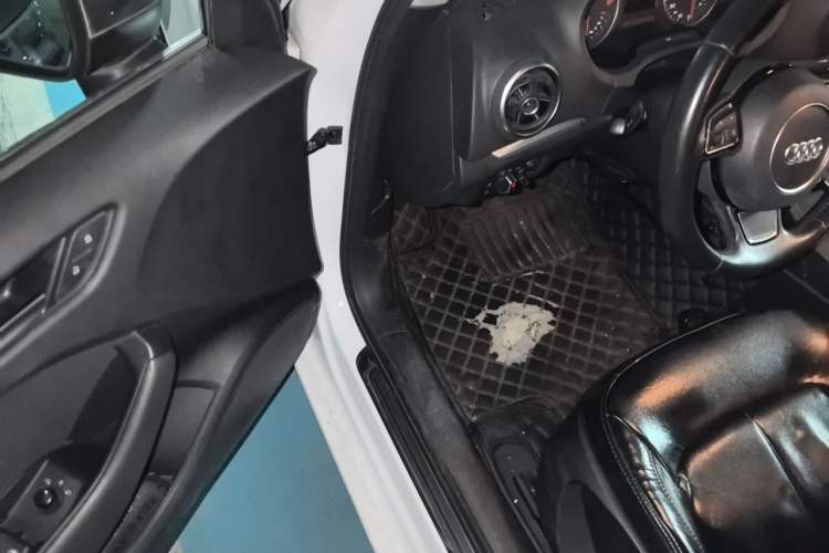 Used Audi A3 2016 Limousine 35 TFSI Ambition Edition Driver Seat