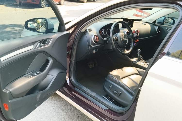 Used Audi A3 2016 Limousine 35 TFSI Style Edition Driver Seat
