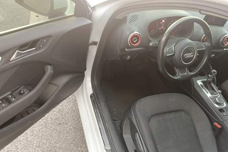 Used Audi A3 2016 Limousine 35 TFSI Ambition Edition Driver Seat