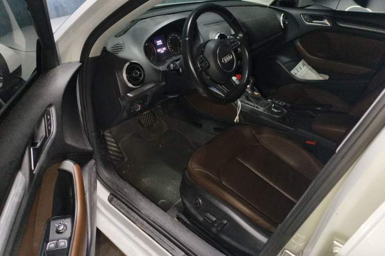 Used Audi A3 2016 Limousine 35 TFSI Style Edition Driver Seat