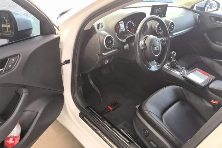 Used Audi A3 2016 Limousine 35 TFSI Prestige Edition Driver Seat