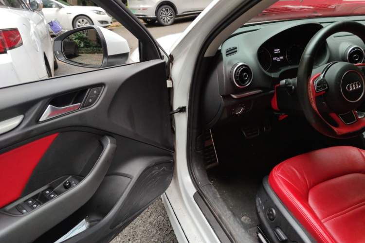 Used Audi A3 2016 Limousine 35 TFSI Prestige Edition Driver Seat