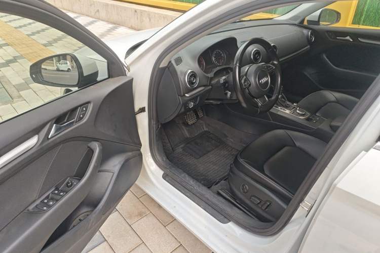 Used Audi A3 2016 Limousine 35 TFSI Prestige Edition Driver Seat