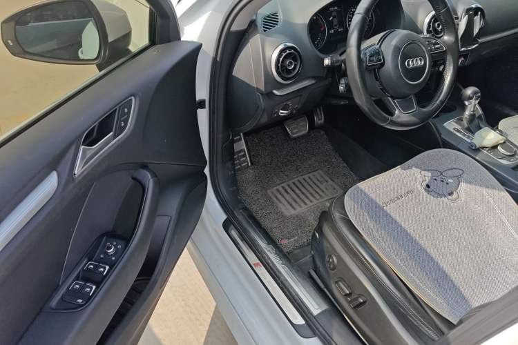 Used Audi A3 2016 Limousine 35 TFSI Style Edition Driver Seat