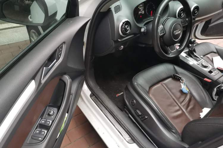 Used Audi A3 2016 Limousine 40 TFSI Style Edition Driver Seat