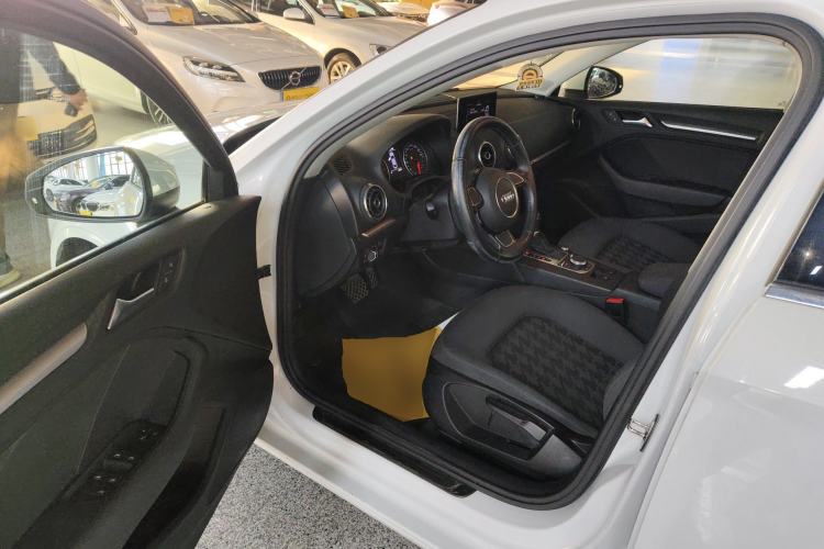 Used Audi A3 2016 Limousine 35 TFSI Ambition Edition Driver Seat