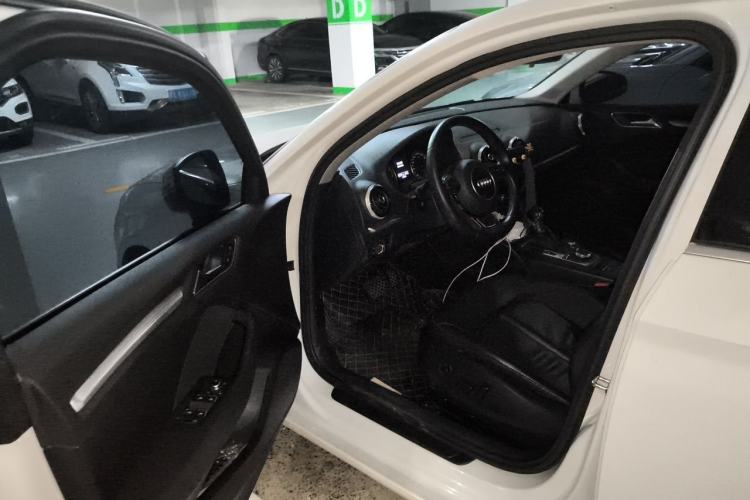 Used Audi A3 2016 Limousine 35 TFSI Style Edition Driver Seat