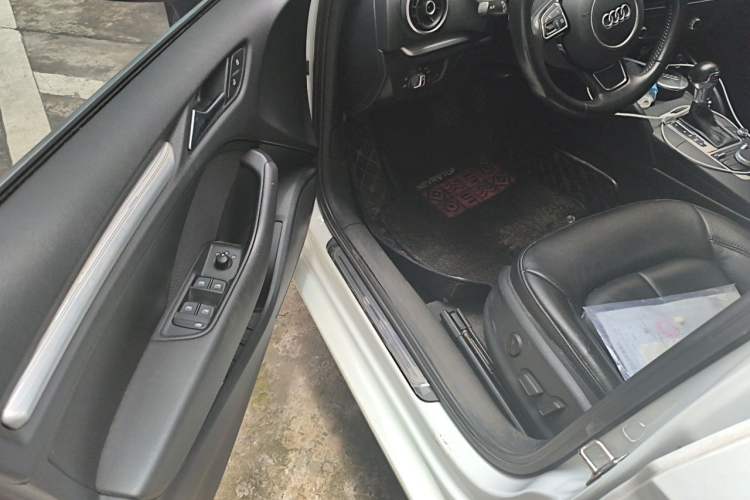 Used Audi A3 2016 Limousine 35 TFSI Prestige Edition Driver Seat