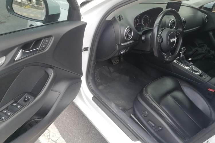 Used Audi A3 2016 Limousine 35 TFSI Prestige Edition Driver Seat