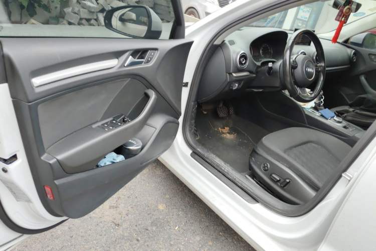 Used Audi A3 2016 Limousine 35 TFSI Prestige Edition Driver Seat