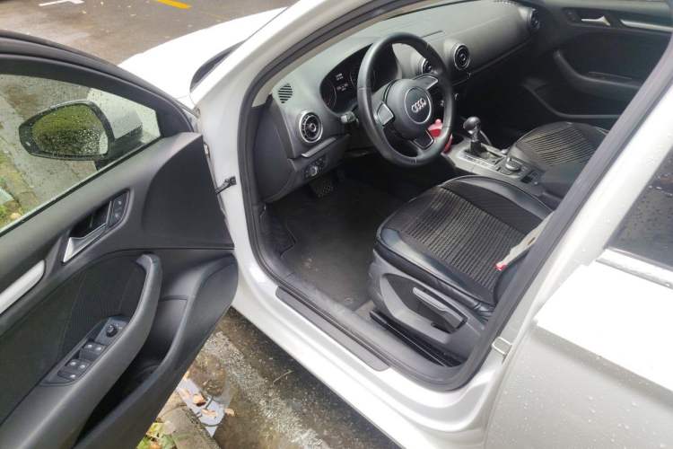Used Audi A3 2016 Limousine 35 TFSI Ambition Edition Driver Seat