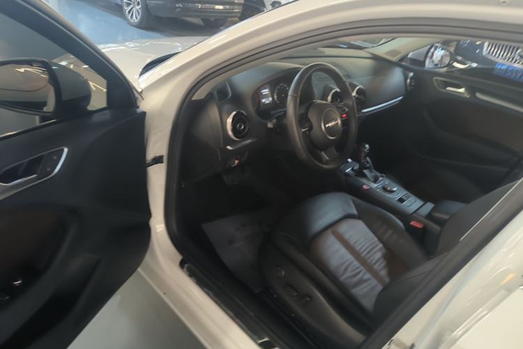 Used Audi A3 2016 Limousine 40 TFSI Style Edition Driver Seat