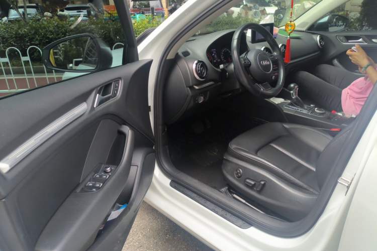 Used Audi A3 2016 Limousine 35 TFSI Prestige Edition Driver Seat