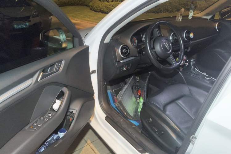 Used Audi A3 2016 Limousine 35 TFSI Style Edition Driver Seat