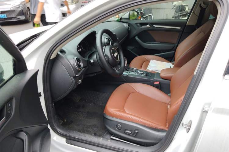 Used Audi A3 2016 Limousine 35 TFSI Prestige Edition Driver Seat