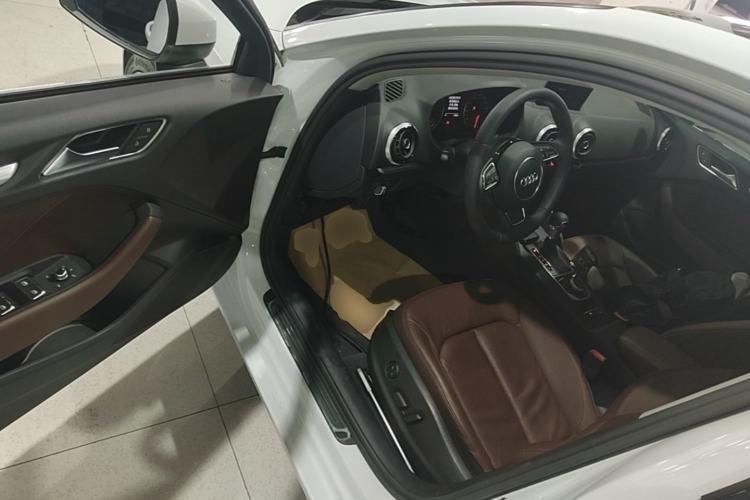 Used Audi A3 2016 Limousine 35 TFSI Style Edition Driver Seat
