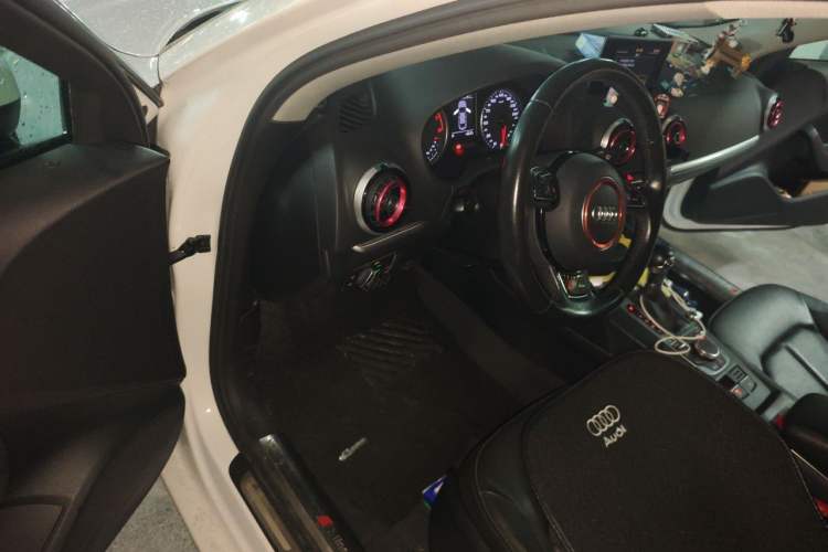 Used Audi A3 2016 Limousine 35 TFSI Style Edition Driver Seat
