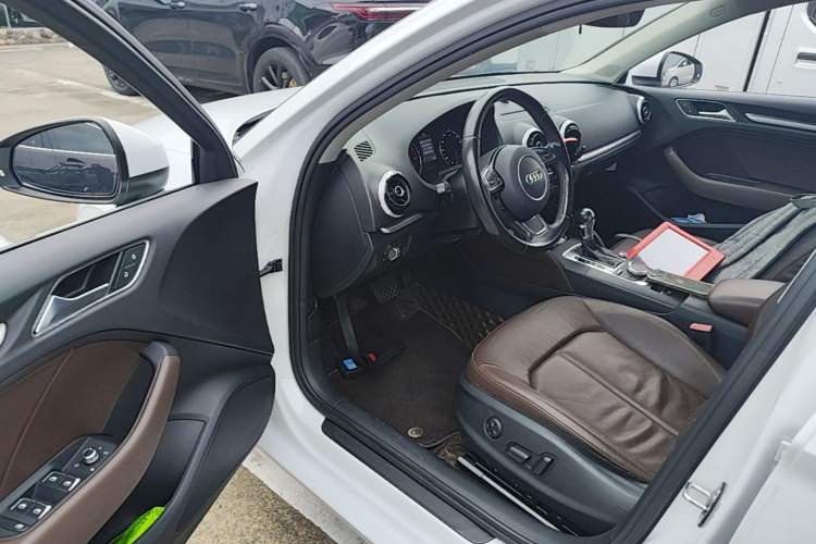 Used Audi A3 2016 Limousine 35 TFSI Style Edition Driver Seat
