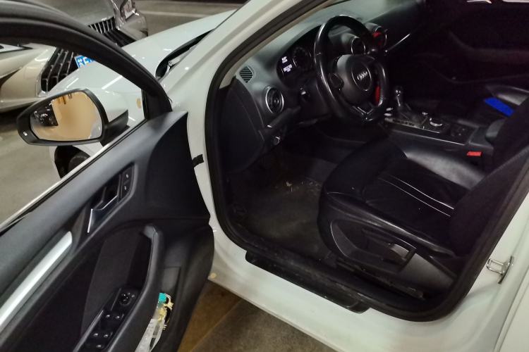 Used Audi A3 2016 Limousine 35 TFSI Ambition Edition Driver Seat