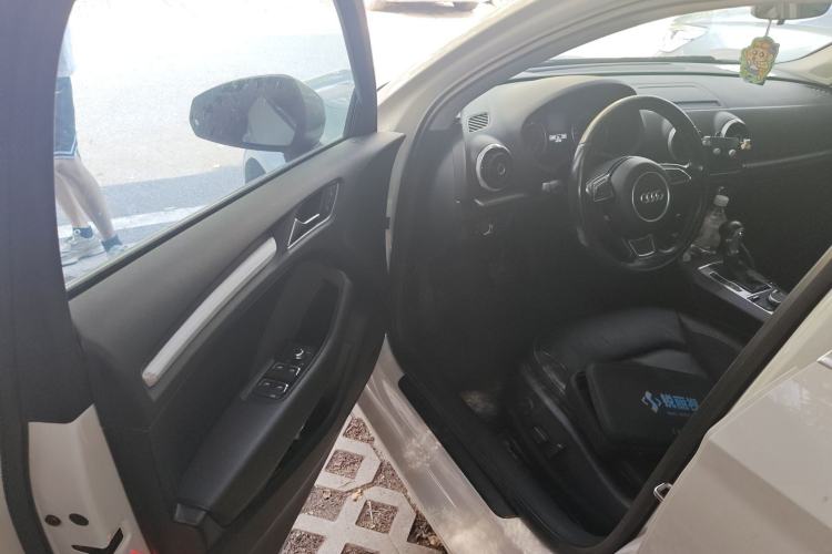 Used Audi A3 2016 Limousine 35 TFSI Style Edition Driver Seat