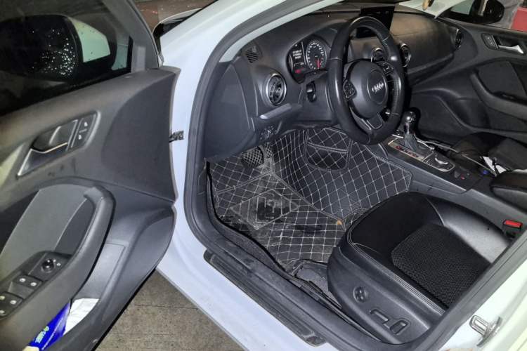 Used Audi A3 2016 Limousine 35 TFSI Prestige Edition Driver Seat