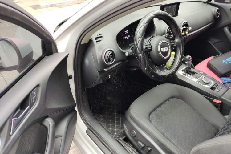 Used Audi A3 2016 Limousine 35 TFSI Prestige Edition Driver Seat
