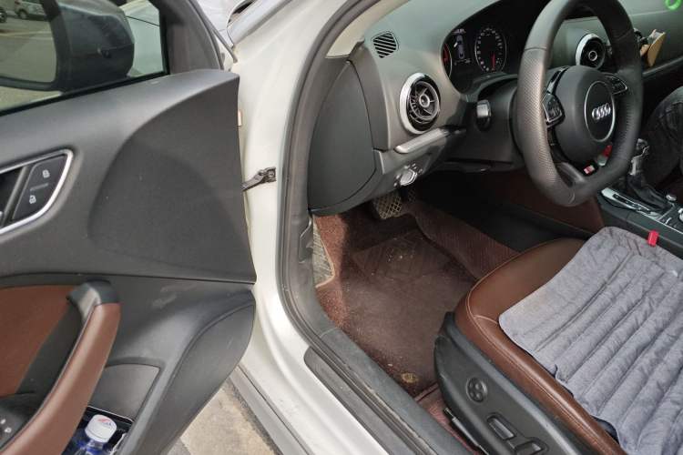 Used Audi A3 2016 Limousine 35 TFSI Style Edition Driver Seat