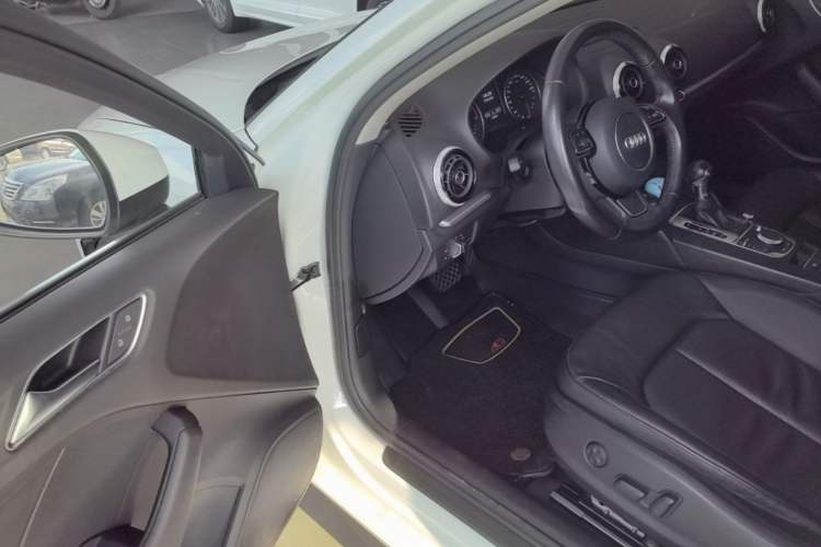Used Audi A3 2016 Limousine 35 TFSI Style Edition Driver Seat