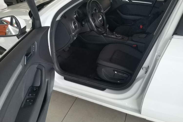 Used Audi A3 2016 Limousine 35 TFSI Ambition Edition Driver Seat