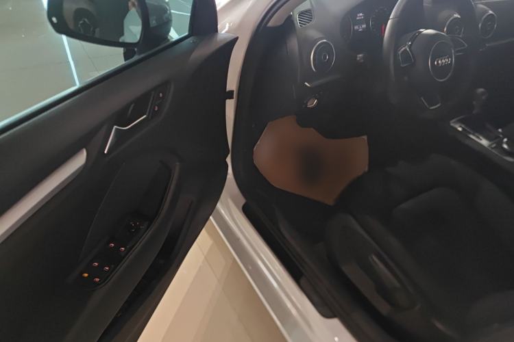 Used Audi A3 2016 Limousine 35 TFSI Ambition Edition Driver Seat