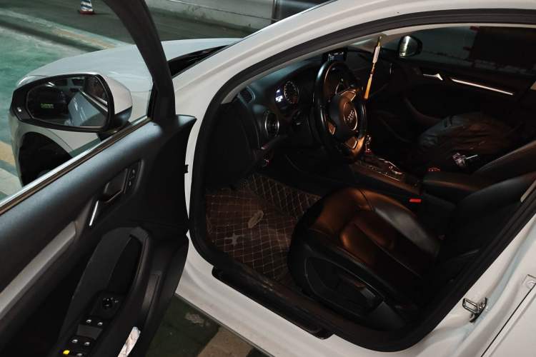 Used Audi A3 2016 Limousine 35 TFSI Ambition Edition Driver Seat