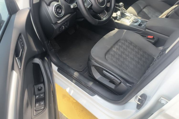 Used Audi A3 2016 Limousine 35 TFSI Ambition Edition Driver Seat