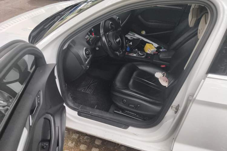 Used Audi A3 2016 Limousine 35 TFSI Prestige Edition Driver Seat