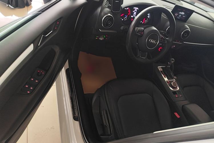 Used Audi A3 2016 Limousine 35 TFSI Ambition Edition Driver Seat
