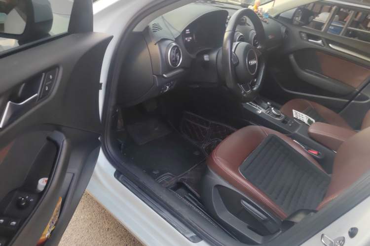 Used Audi A3 2016 Limousine 35 TFSI Ambition Edition Driver Seat