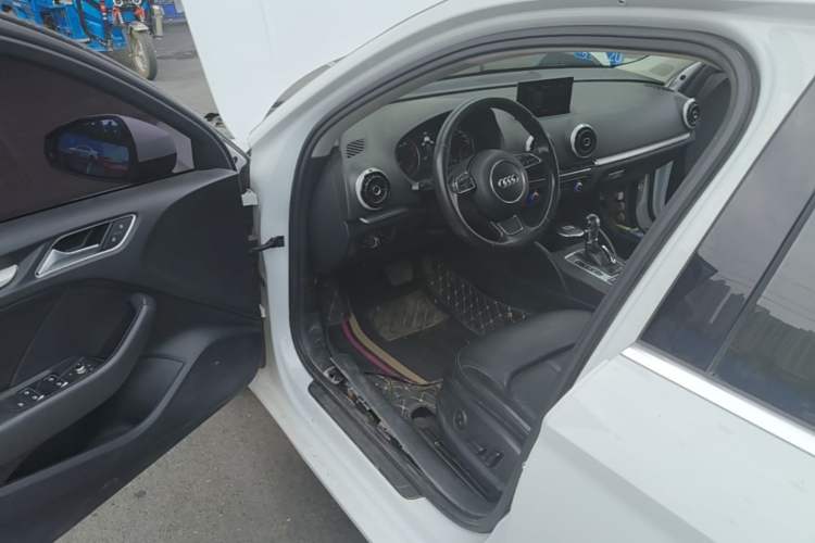 Used Audi A3 2016 Limousine 35 TFSI Style Edition Driver Seat