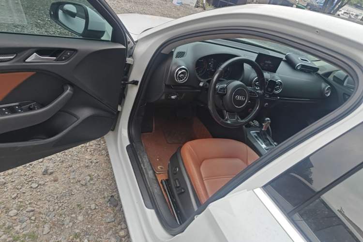 Used Audi A3 2016 Limousine 35 TFSI Prestige Edition Driver Seat